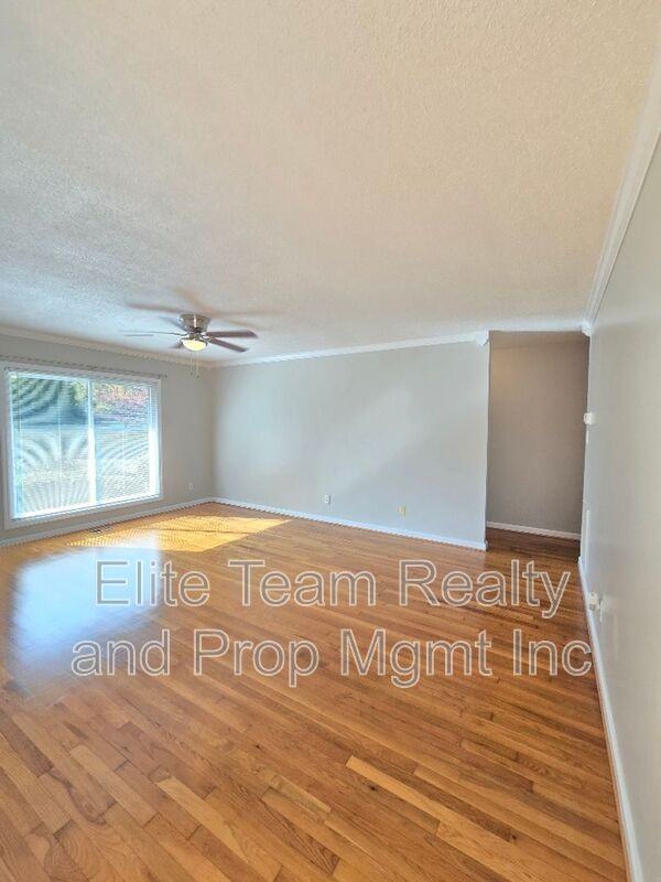 910 Holly Dr - Photo 4 of 24