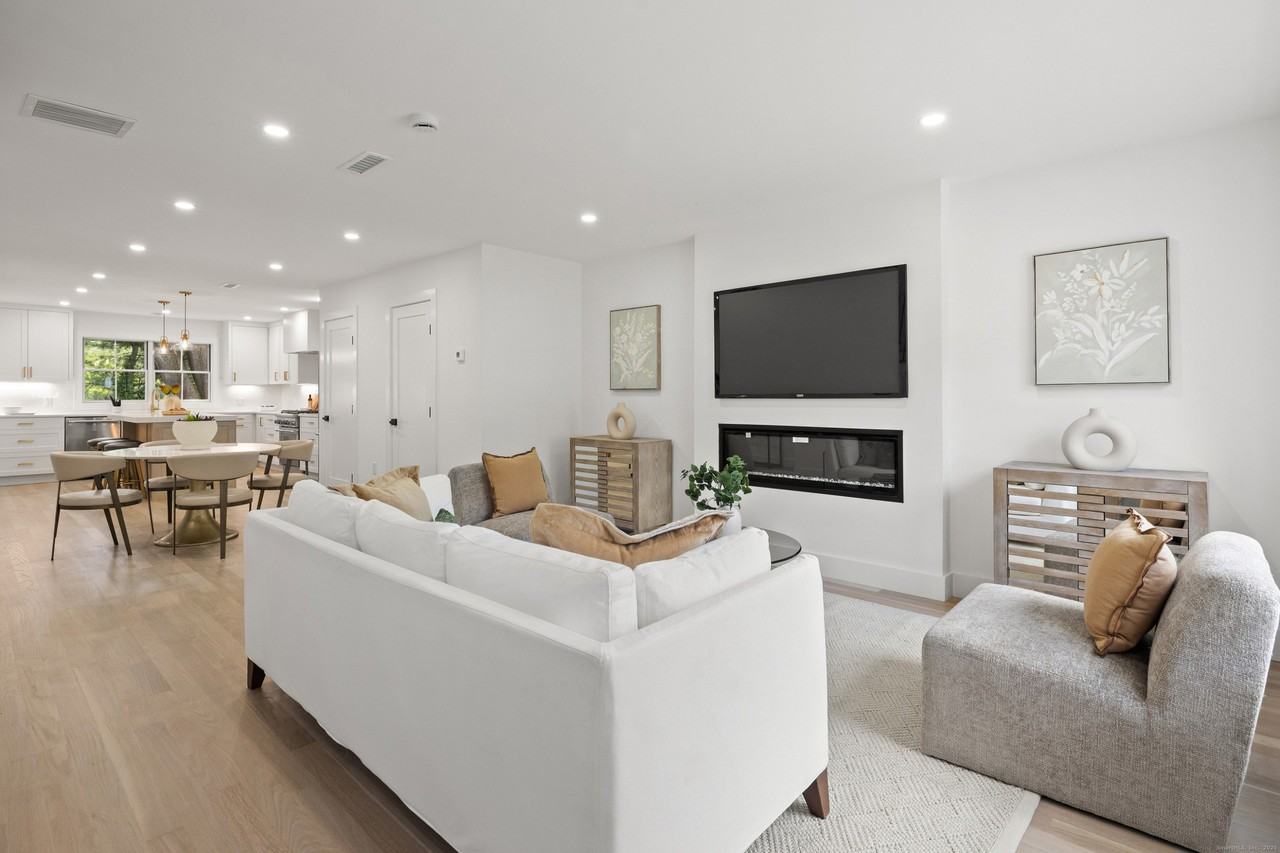 26 Homestead Ln #A - Photo 3 of 32