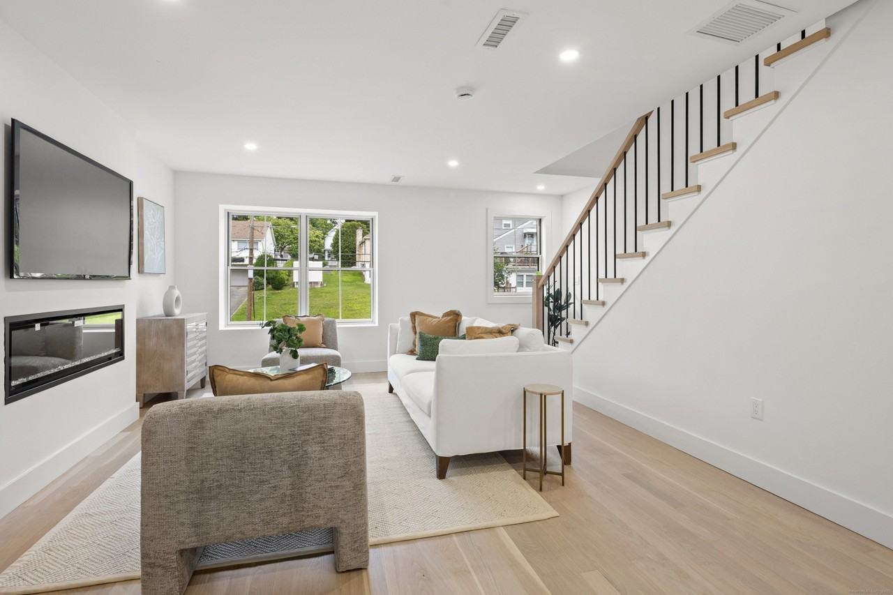 26 Homestead Ln #A - Photo 4 of 32