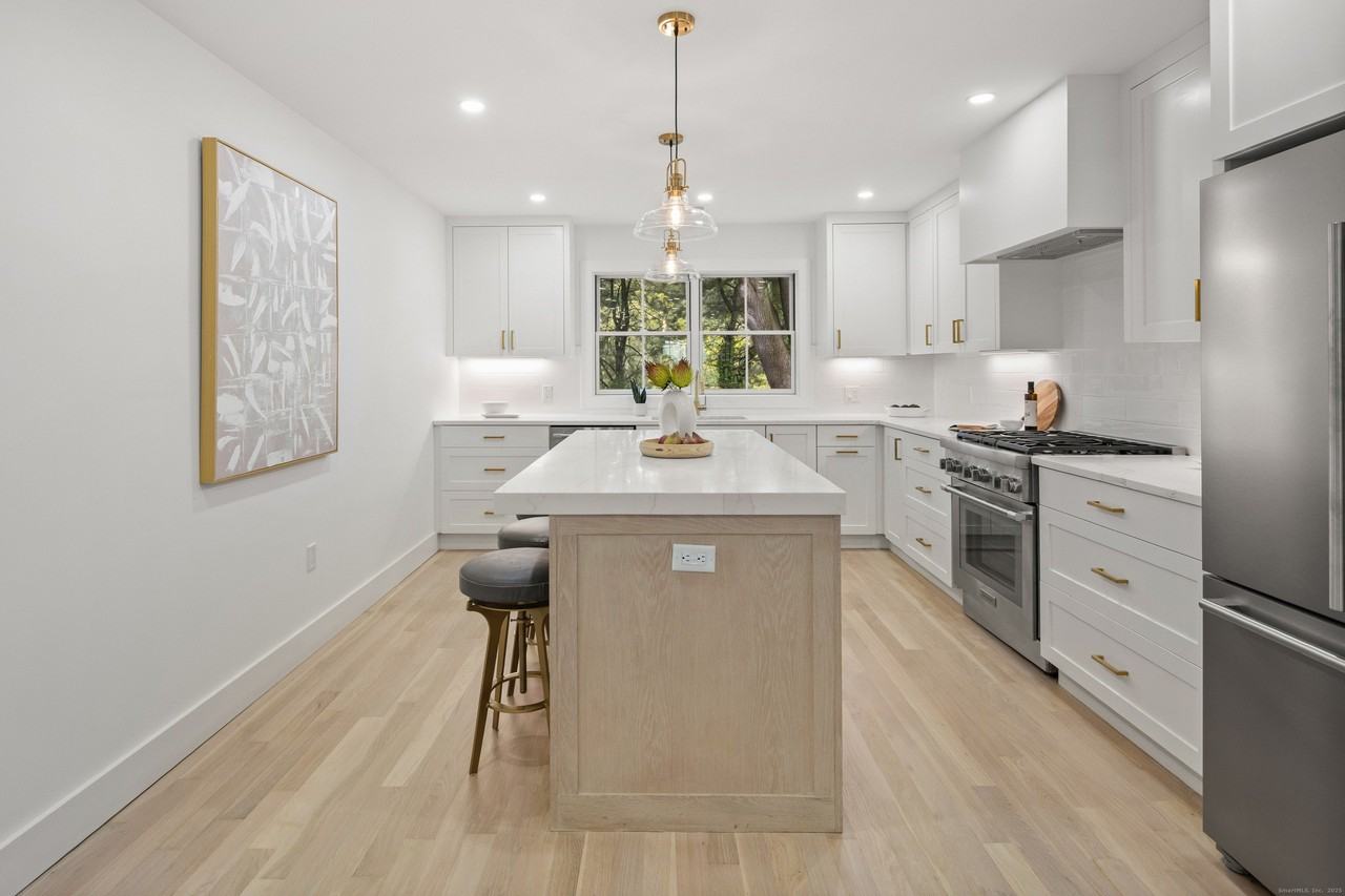 26 Homestead Ln #A - Photo 6 of 32