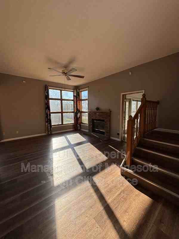 645 Sullivan Dr Ne - Photo 2 of 20