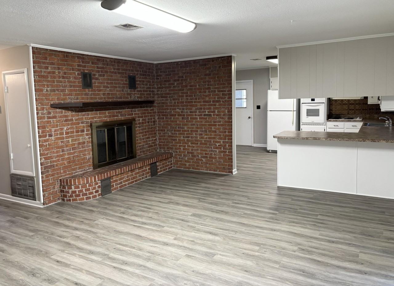 41 Maple Ave - Photo 2 of 12