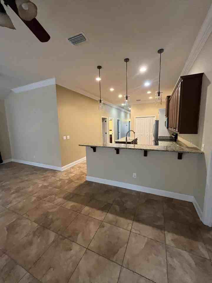 808 Pine Alley St - Photo 6 of 32