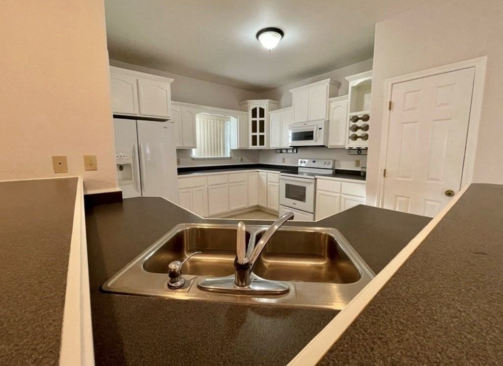 2621 Arrow Point Blvd - Photo 6 of 20