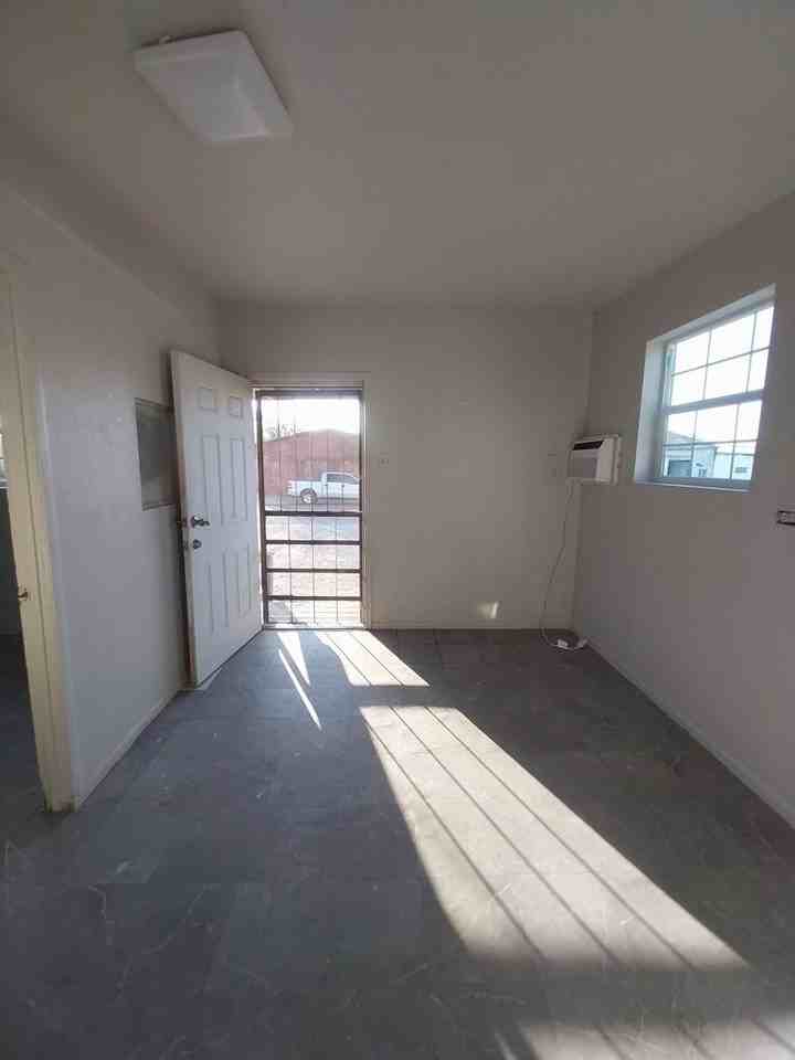 268 Medina Street - Photo 2 of 11