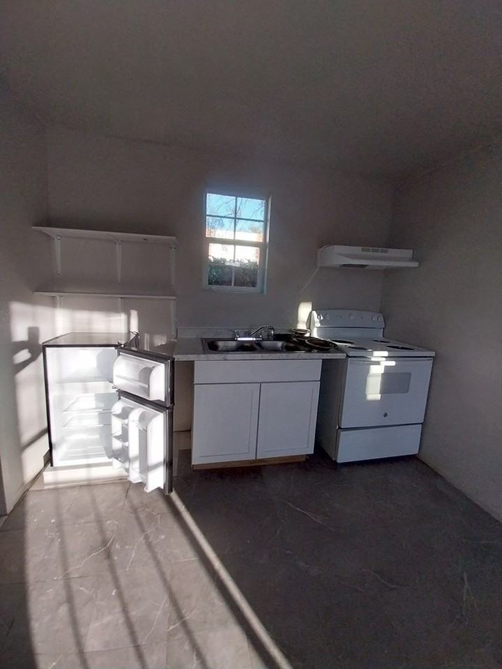 268 Medina Street - Photo 4 of 11