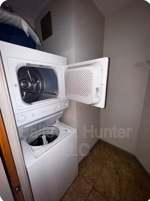 898 Oak Drive - Photo 4 of 5