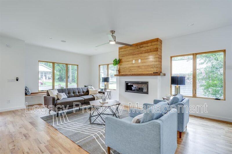 1211 Gilbert St - Photo 2 of 8