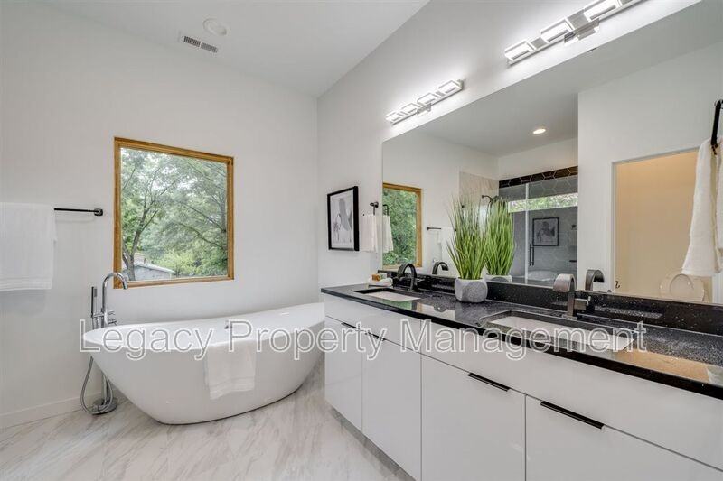 1211 Gilbert St - Photo 7 of 8