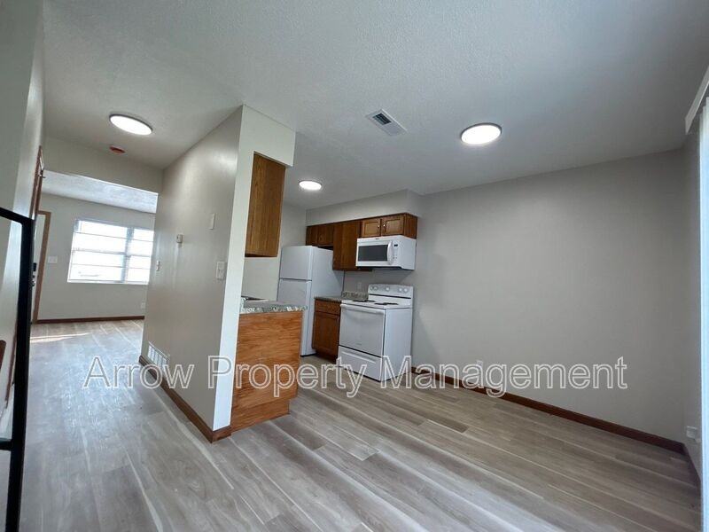 1306 S Jackson St - Photo 3 of 9