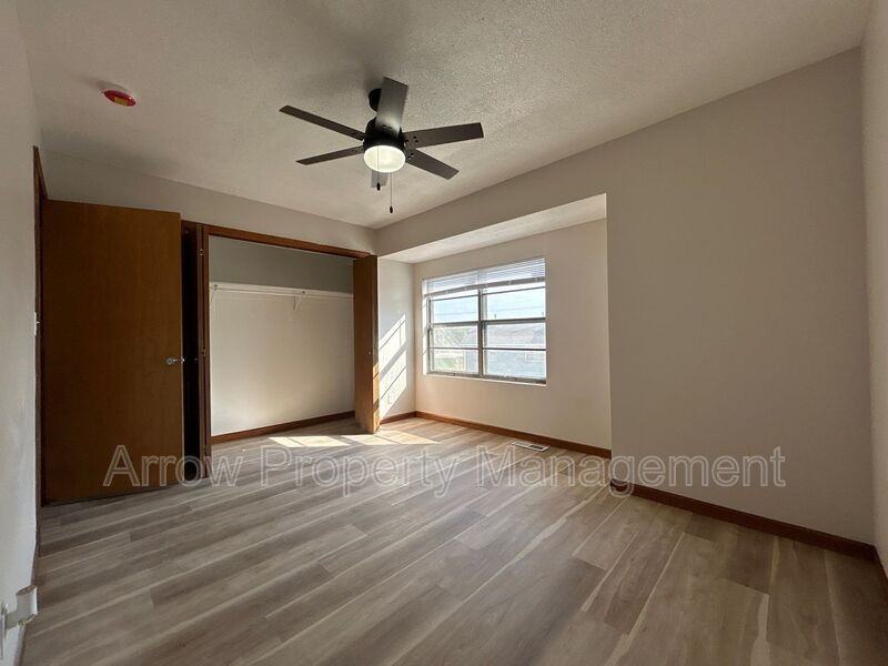 1306 S Jackson St - Photo 6 of 9