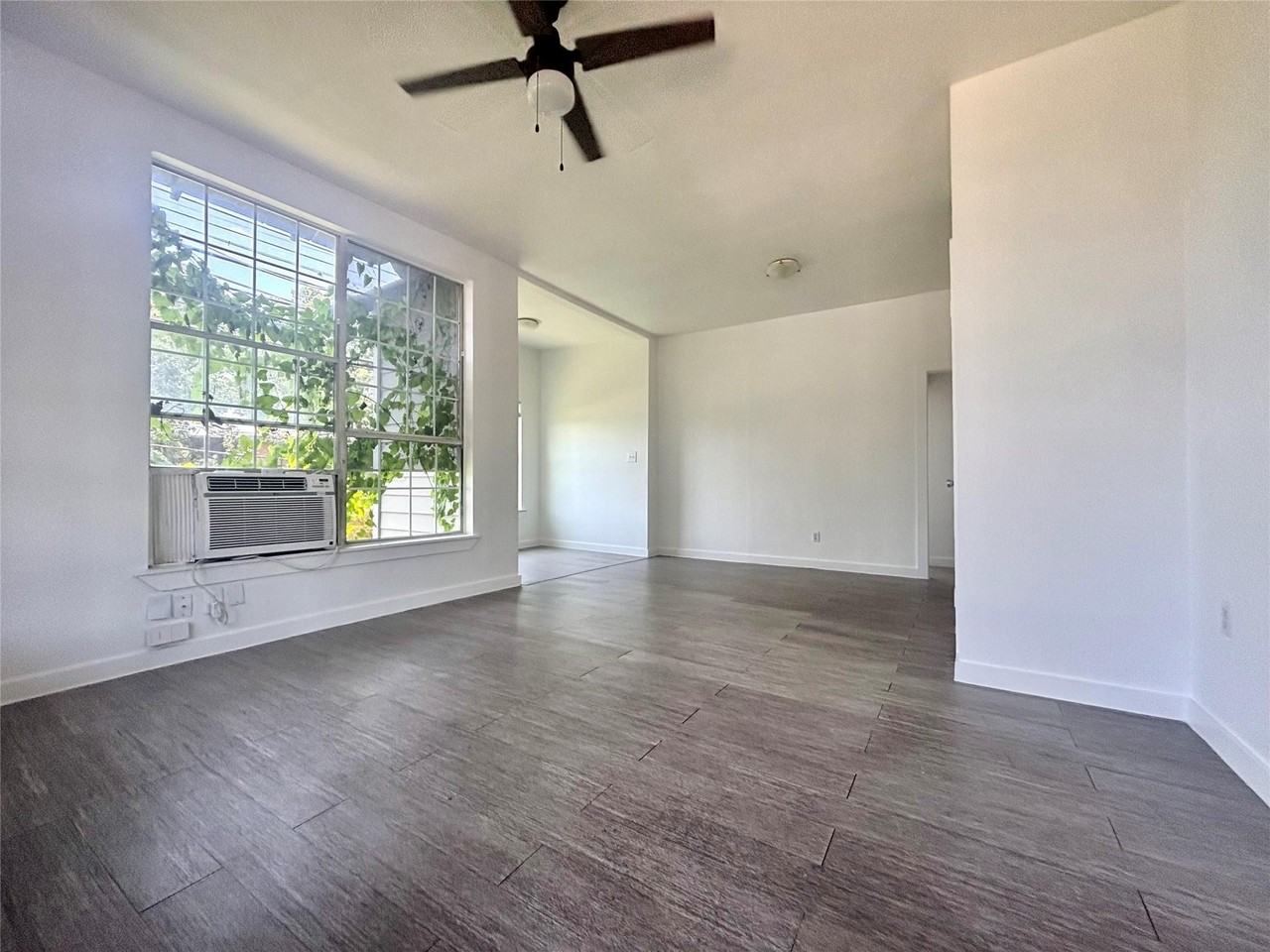 2410 E 12th St - Photo 3 of 17