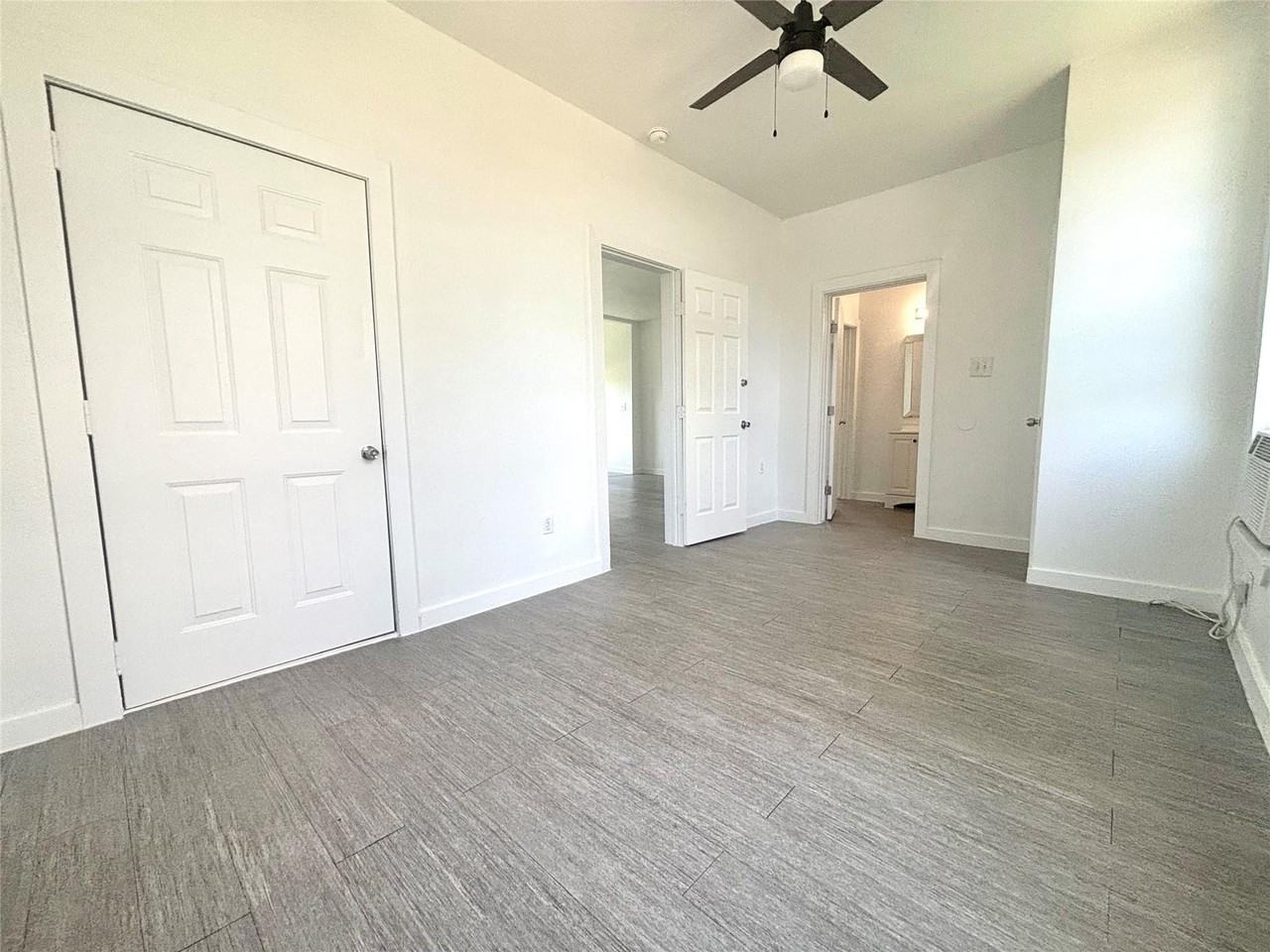 2410 E 12th St - Photo 7 of 17