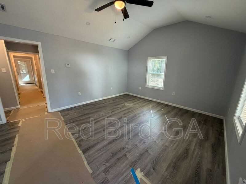 311 Hunter St - Photo 2 of 15