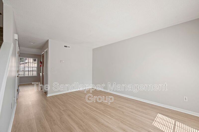 3614 Peppertree Ln - Photo 4 of 12