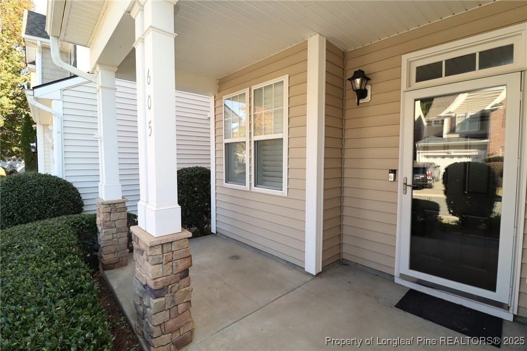 605 Courthouse Dr - Photo 2 of 39