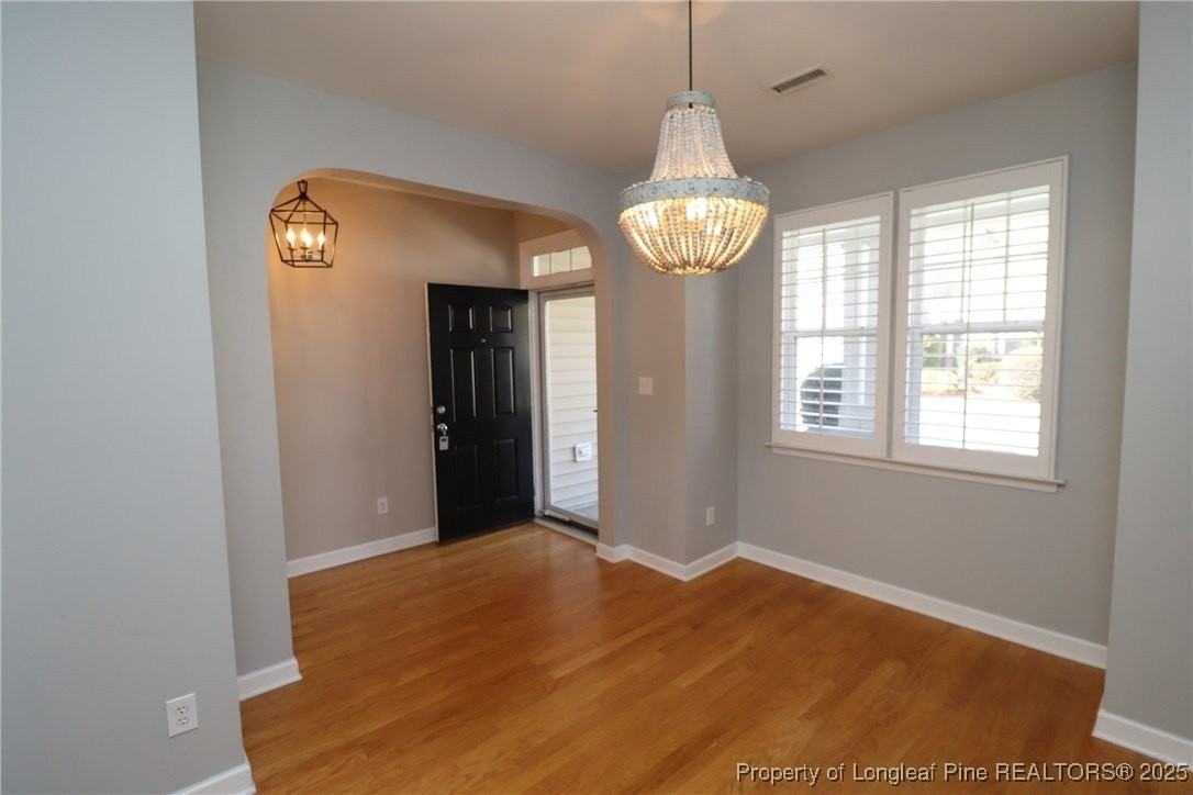 605 Courthouse Dr - Photo 6 of 39