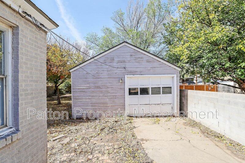 1528 S Lipscomb St - Photo 3 of 24