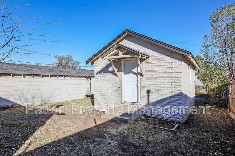 4240 Sw 10th Ave Rear - Photo 2 of 8