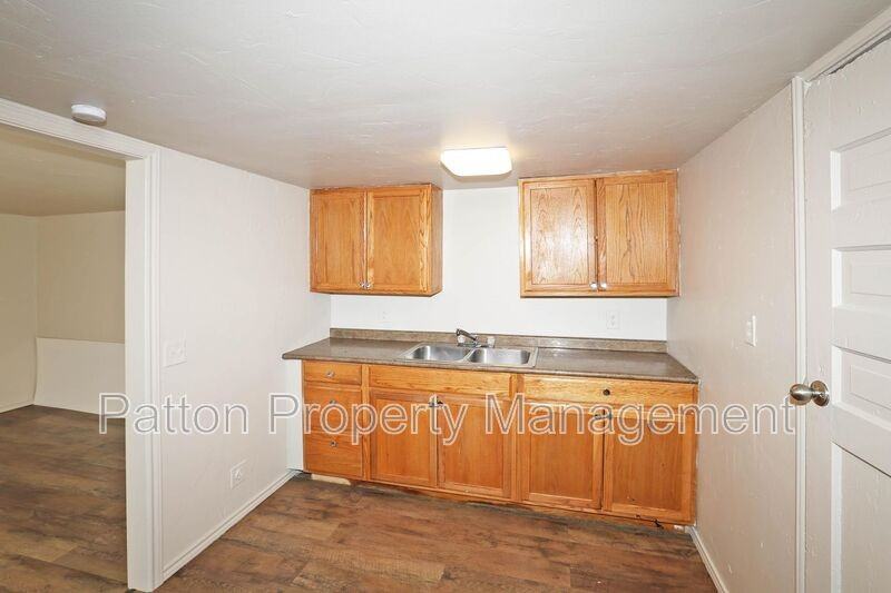 4240 Sw 10th Ave Rear - Photo 4 of 8