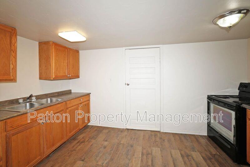 4240 Sw 10th Ave Rear - Photo 5 of 8