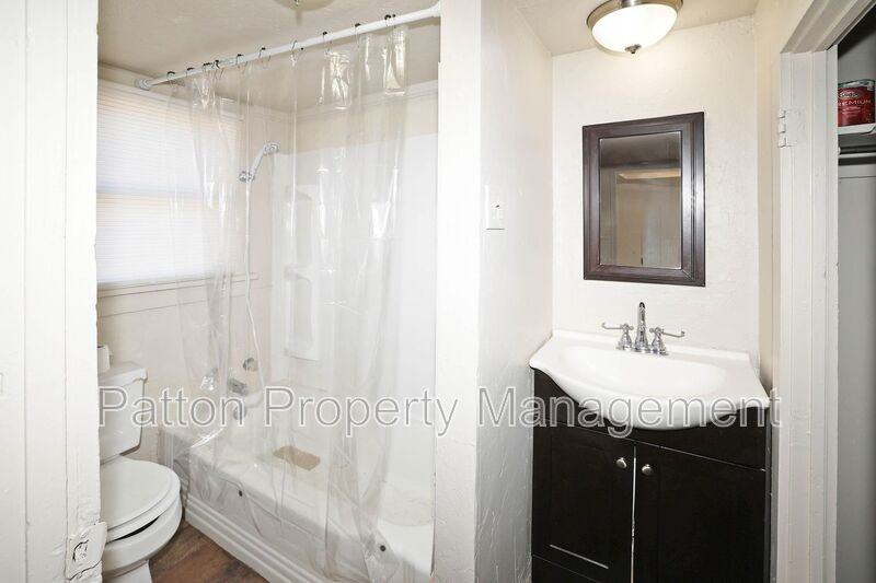 4240 Sw 10th Ave Rear - Photo 6 of 8