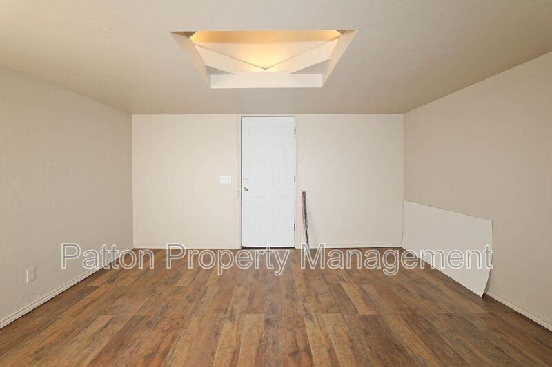 4240 Sw 10th Ave Rear - Photo 7 of 8