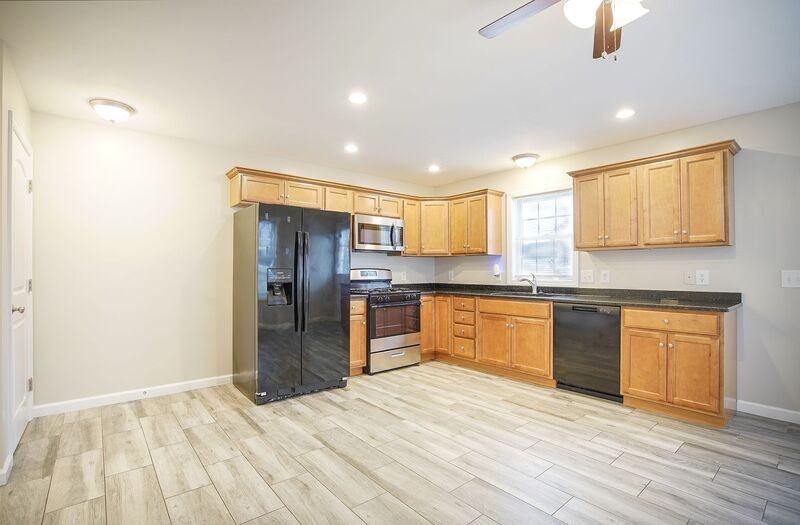 160 Goodwin St - Photo 3 of 15