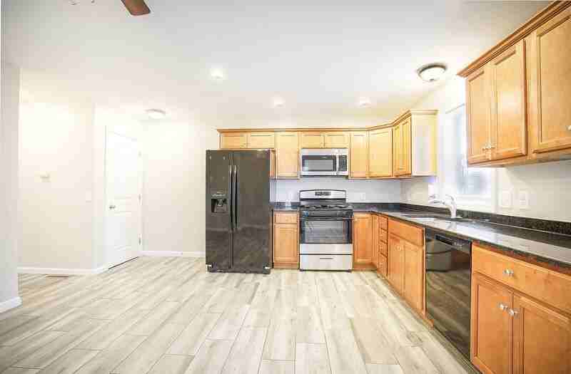 160 Goodwin St - Photo 2 of 15