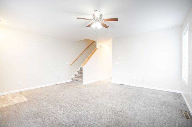 160 Goodwin St - Photo 7 of 15