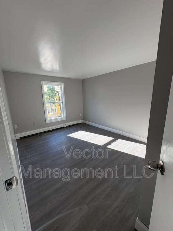 507 Howard Avenue - Photo 6 of 10