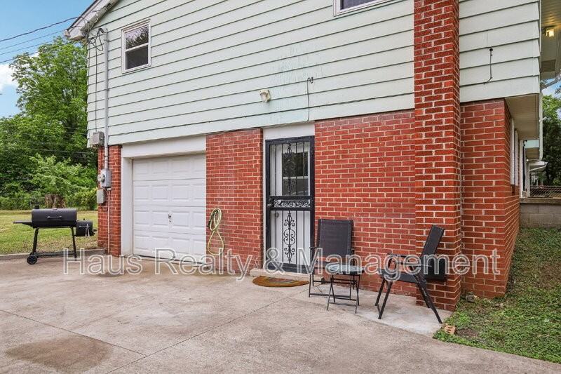 144 Airport Rd - Photo 4 of 36