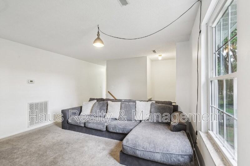 144 Airport Rd - Photo 6 of 36