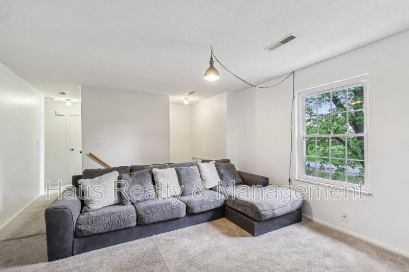 144 Airport Rd - Photo 7 of 36