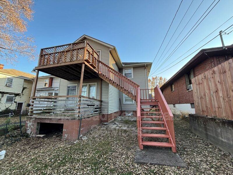 55 Forest Glen Ave - Photo 3 of 17