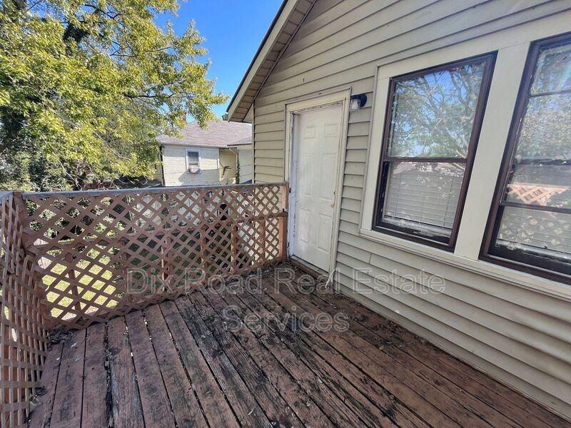 55 Forest Glen Ave - Photo 4 of 17