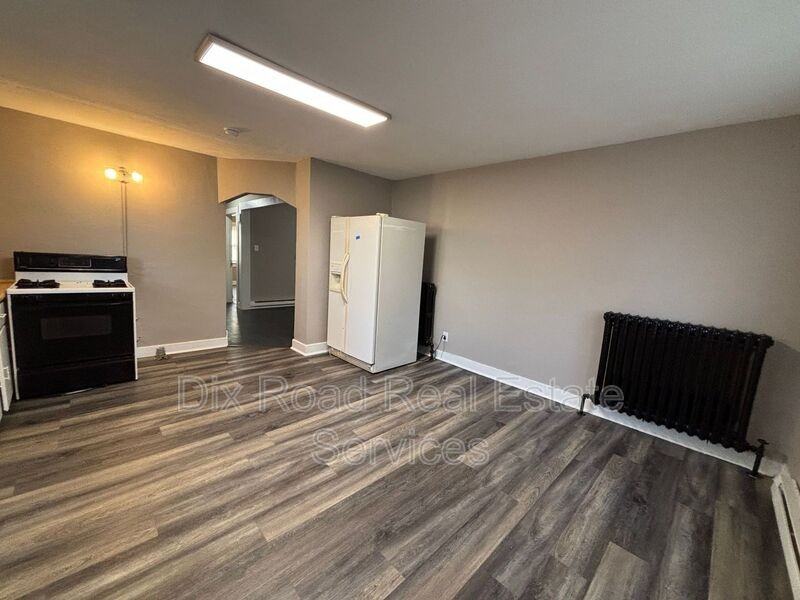 55 Forest Glen Ave - Photo 5 of 17