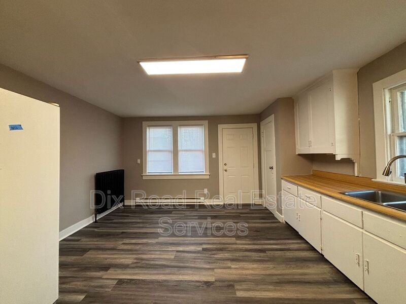 55 Forest Glen Ave - Photo 6 of 17