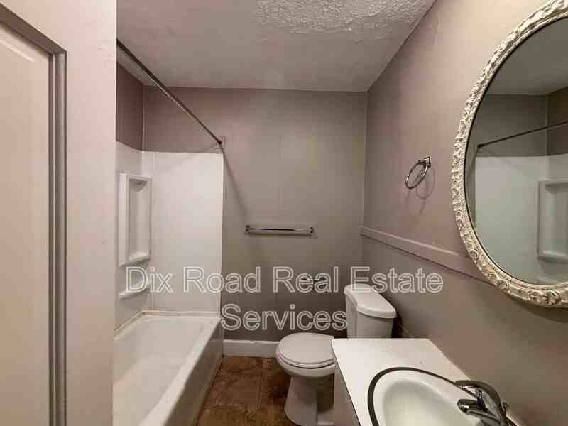 55 Forest Glen Ave - Photo 7 of 17