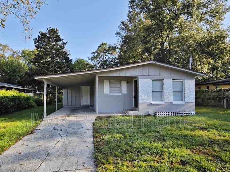 4639 Roanoke Blvd - Photo 2 of 9