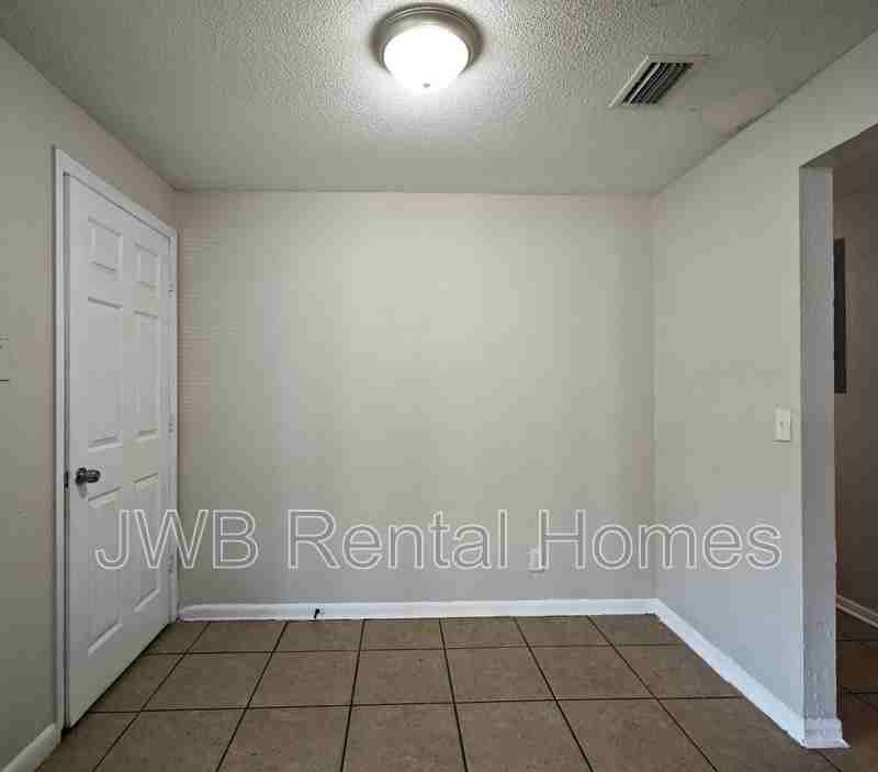 4639 Roanoke Blvd - Photo 4 of 9