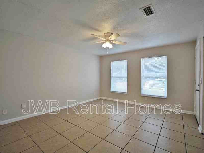 4639 Roanoke Blvd - Photo 5 of 9