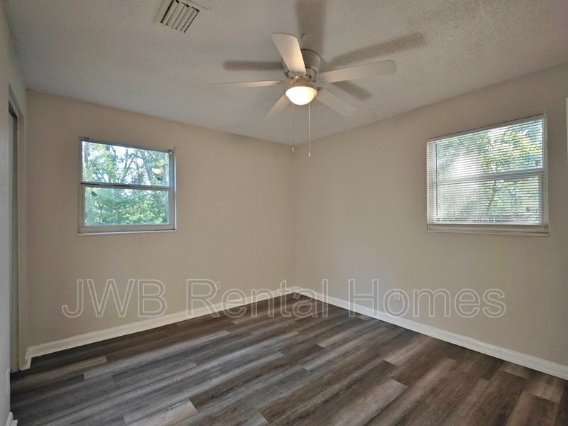 4639 Roanoke Blvd - Photo 6 of 9