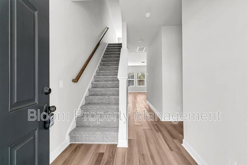 247 Lucca Dr - Photo 3 of 35