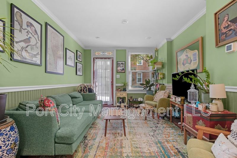 232 S Castle St - Photo 5 of 23