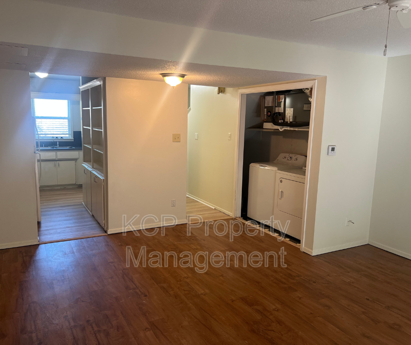 2818 S O St - Photo 3 of 7