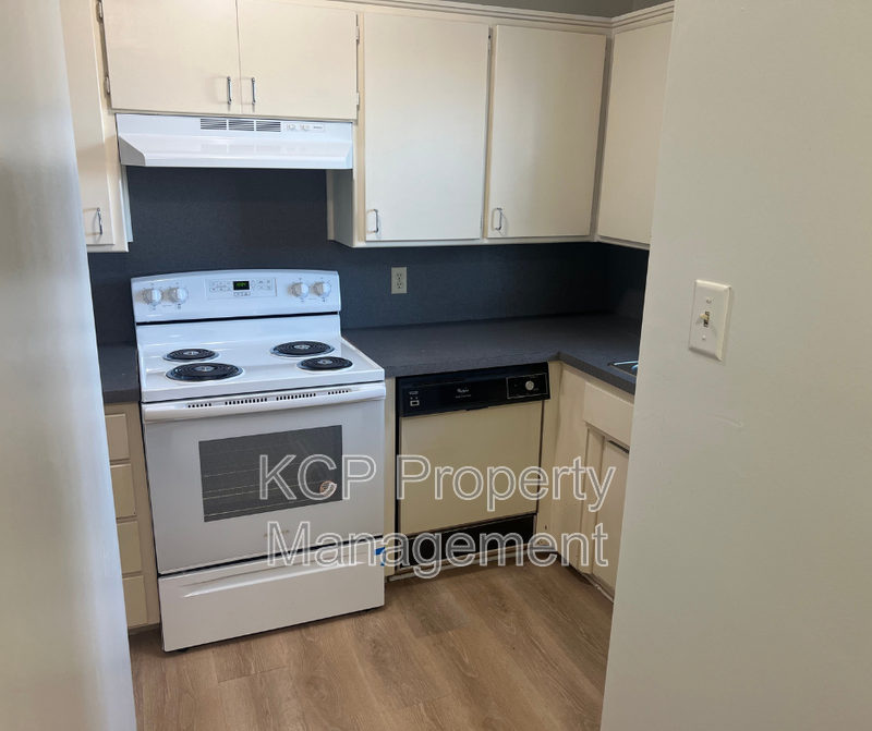 2818 S O St - Photo 4 of 7