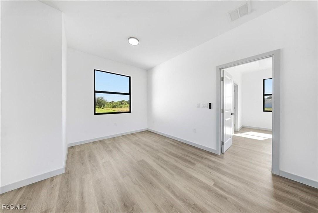 1024 Halby Avenue - Photo 5 of 36