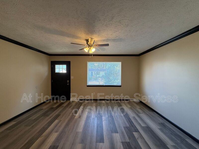 1245 North Drury Avenue - Photo 2 of 14