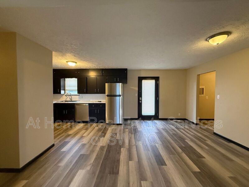 1245 North Drury Avenue - Photo 3 of 14